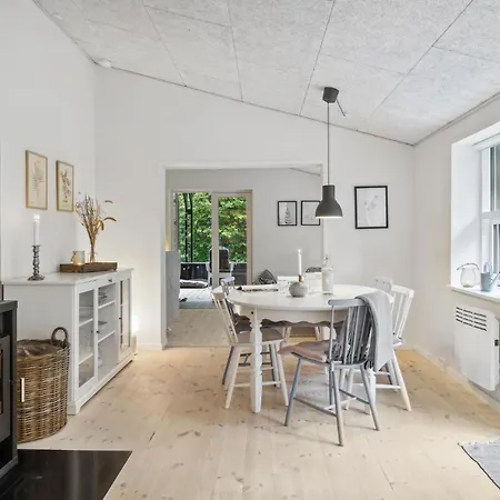 3 Bedroom Pet Friendly In Hébergement de vacances Græsted